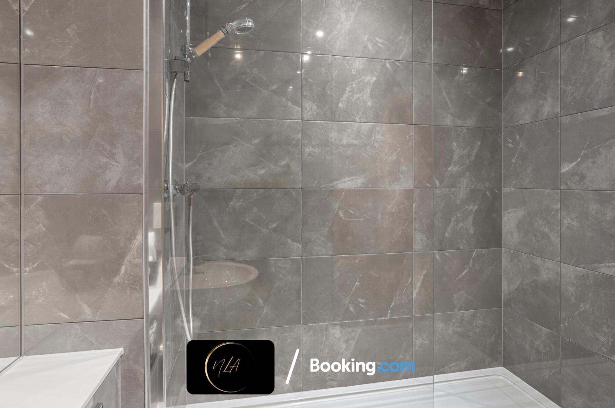City Centre Apartment With Free Parking, 2 Bathrooms, Netflix And Wifi - Suitable For Contractors And Families - By Noor Luxury Accommodations Birmingham Eksteriør bilde