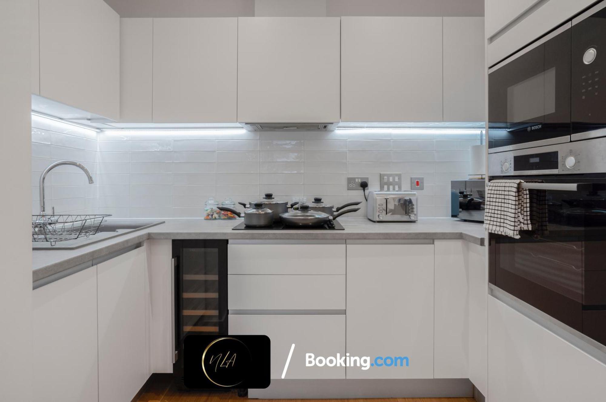 City Centre Apartment With Free Parking, 2 Bathrooms, Netflix And Wifi - Suitable For Contractors And Families - By Noor Luxury Accommodations Birmingham Eksteriør bilde