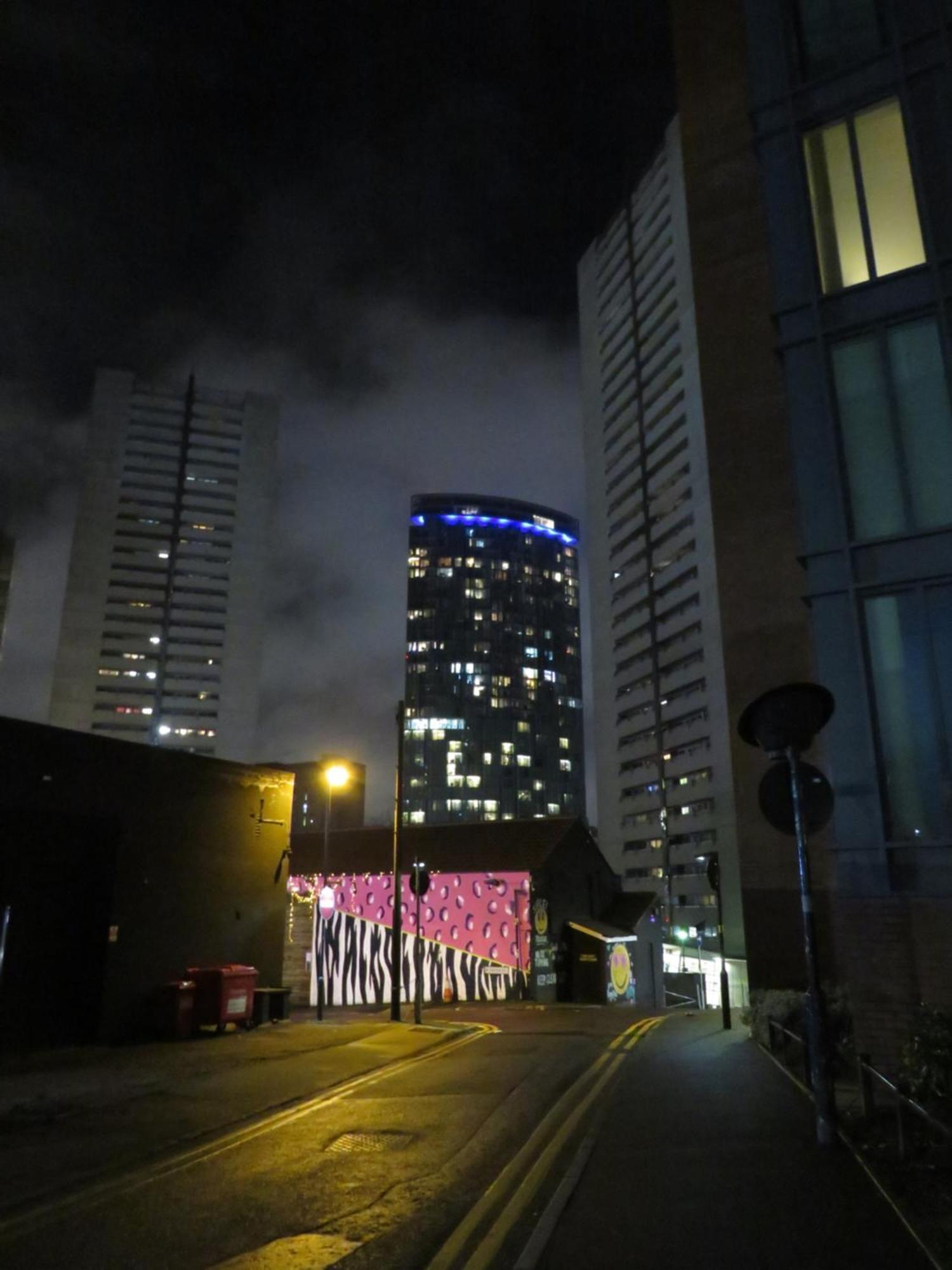 City Centre Apartment With Free Parking, 2 Bathrooms, Netflix And Wifi - Suitable For Contractors And Families - By Noor Luxury Accommodations Birmingham Eksteriør bilde